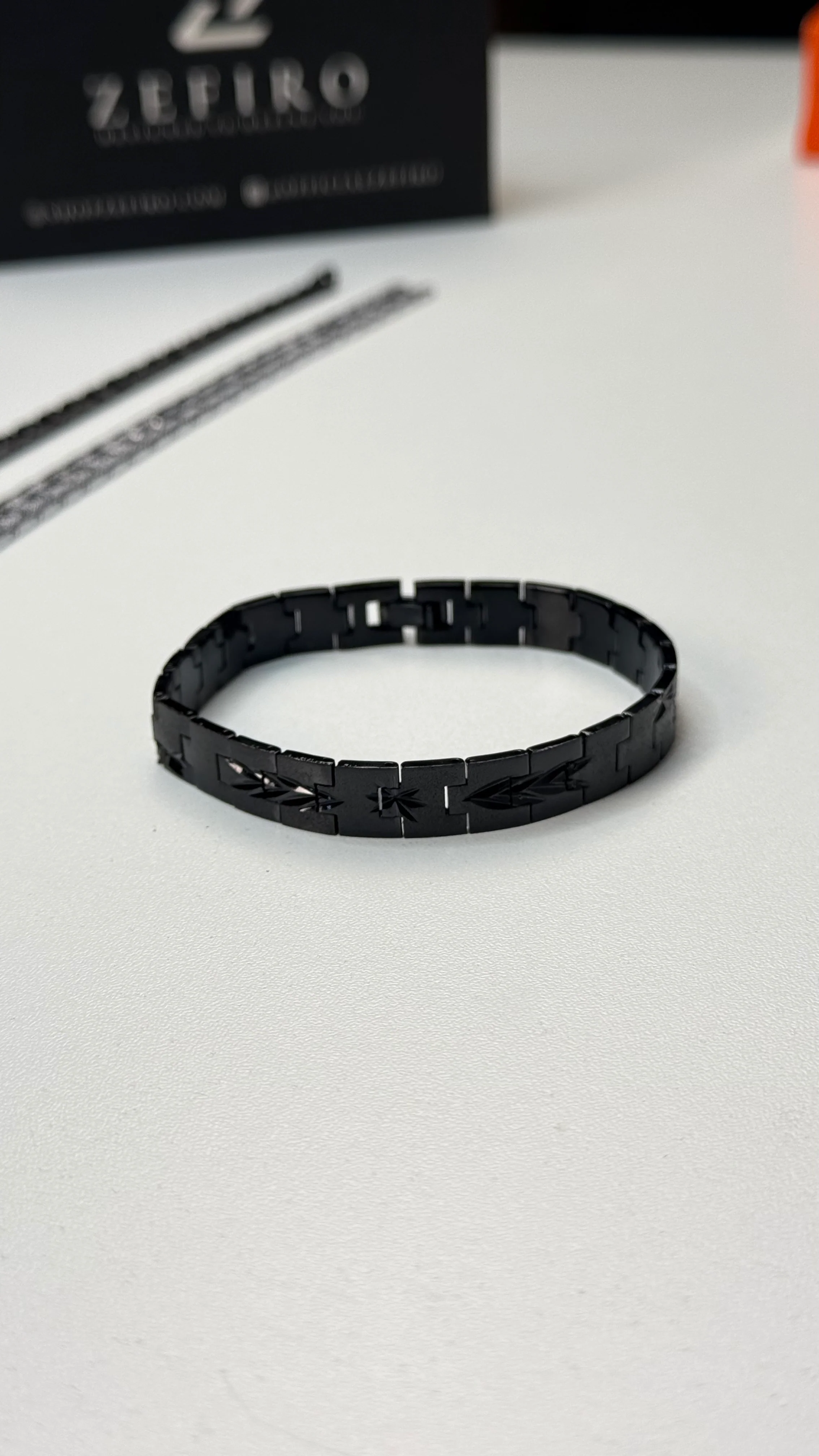 Royal Crest Bracelet 5MM (black)