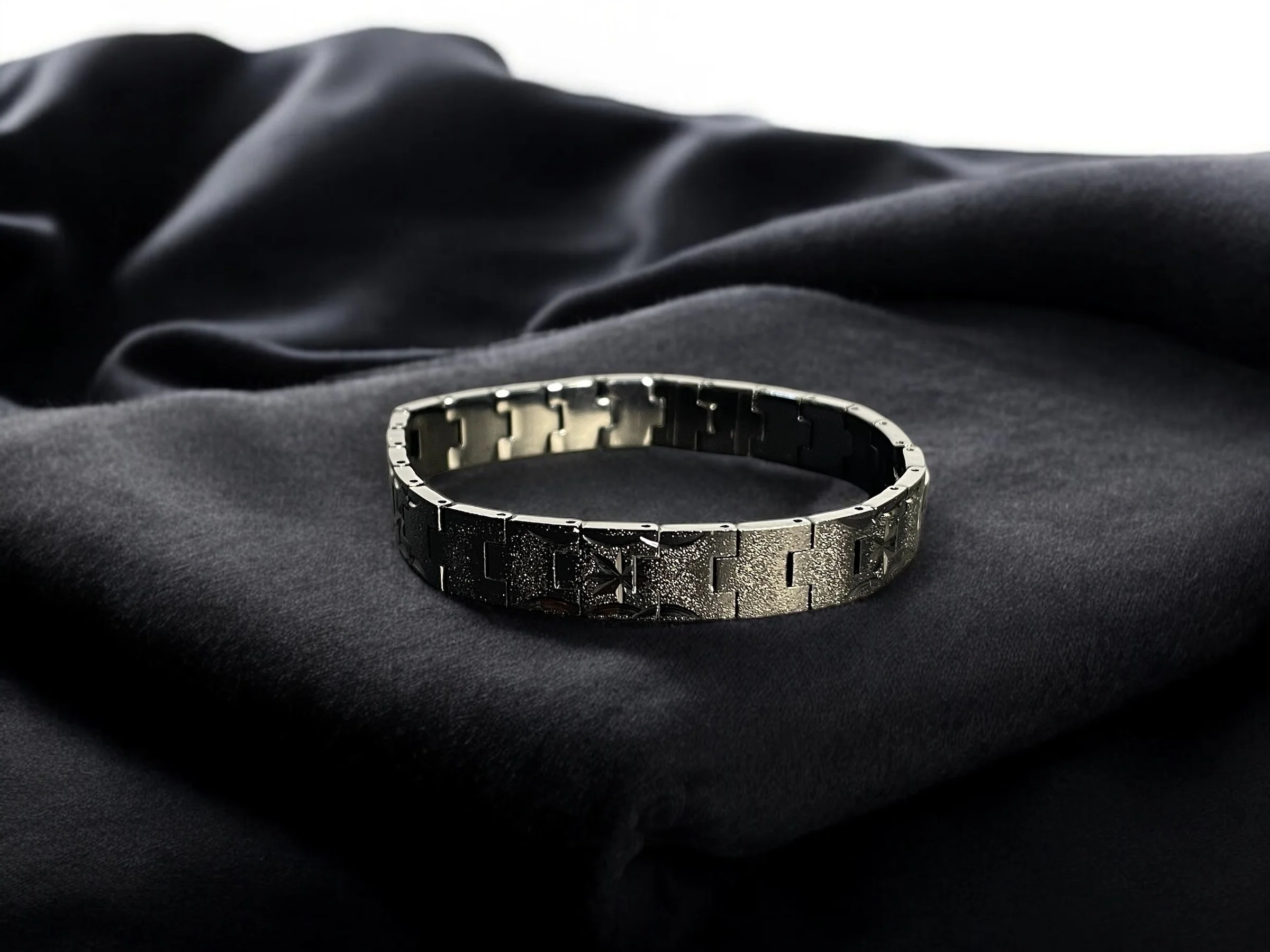 Royal Crest Bracelet 5MM (black) - Image 2