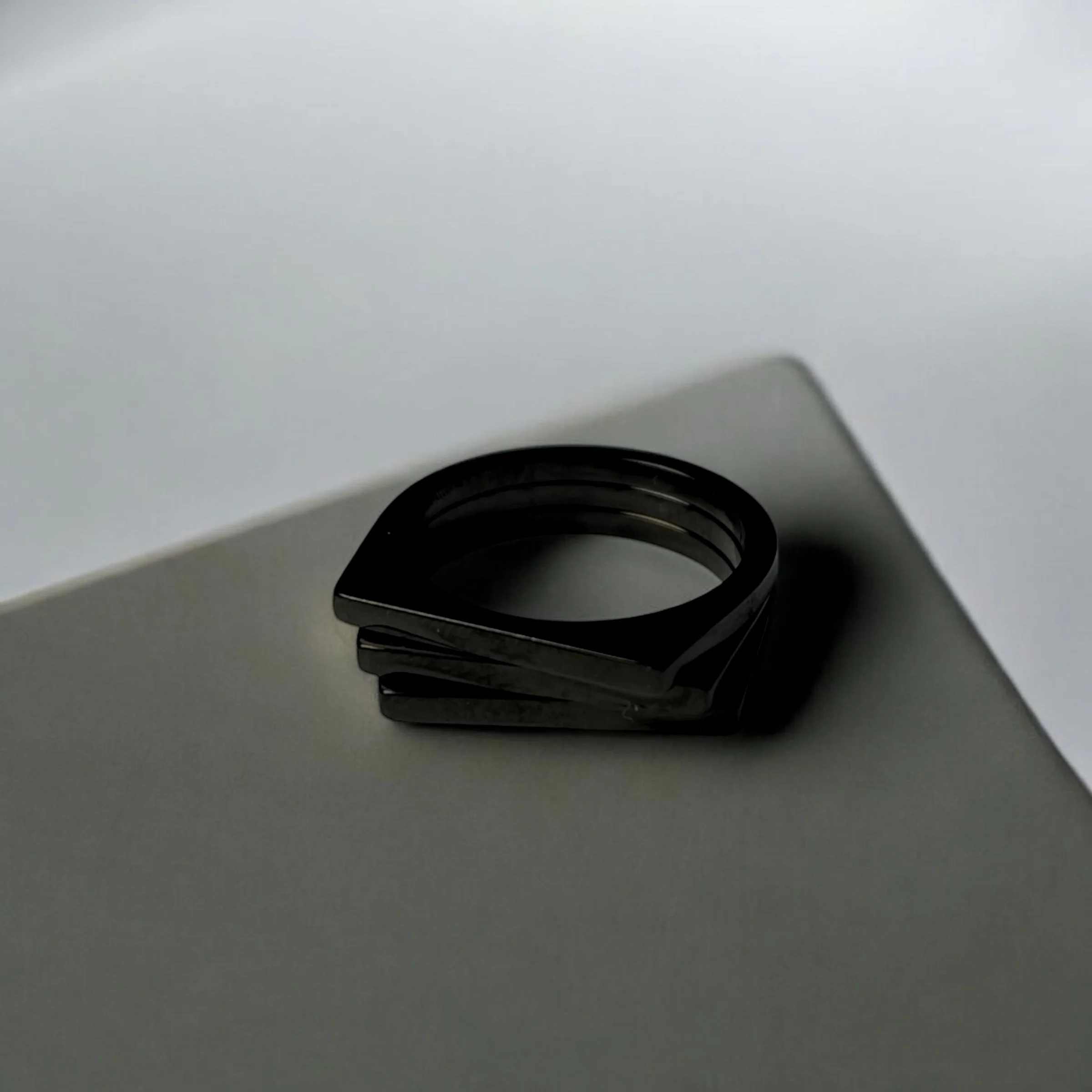 triple steps signet ring (black) - Image 2